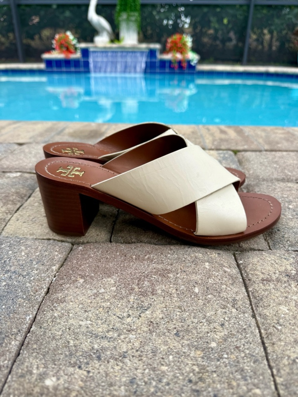 Tory Burch Cream Cross-Strap Leather Block Heeled Sandals - Picture 14 of 16